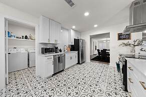 Spacious 6 Bed House Airport Pet Friendly AFB