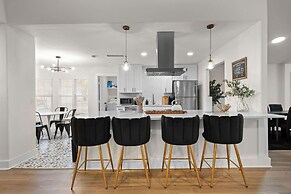 Spacious 6 Bed House Airport Pet Friendly AFB