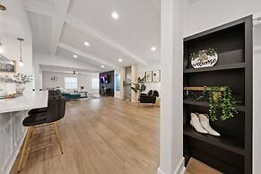 Spacious 6 Bed House Airport Pet Friendly AFB