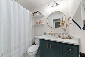 Spacious 6 Bed House Airport Pet Friendly AFB