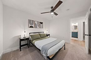 Spacious 6 Bed House Airport Pet Friendly AFB