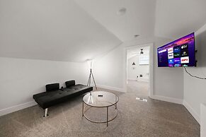 Spacious 6 Bed House Airport Pet Friendly AFB