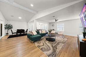 Spacious 6 Bed House Airport Pet Friendly AFB