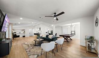 Spacious 6 Bed House Airport Pet Friendly AFB