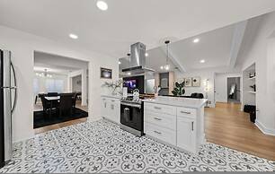 Spacious 6 Bed House Airport Pet Friendly AFB