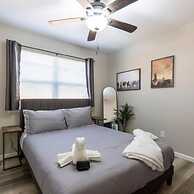 Lux Modern Getaway AT T Stadium Views King Bed