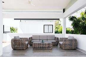 Laguna Park 4 Bedrooms Villa by NLA