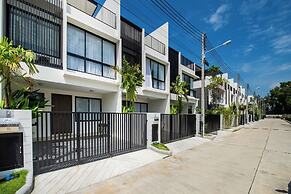 Laguna Park 4 Bedrooms Villa by NLA