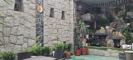 Hotel Manantial