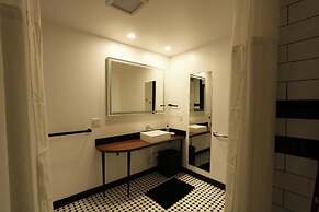 Inn Between the Lakes