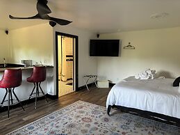 Inn Between the Lakes