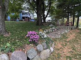 Inn Between the Lakes