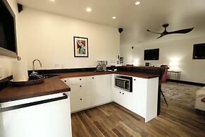 Inn Between the Lakes