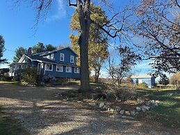 Inn Between the Lakes