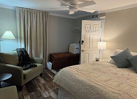 Inn Between the Lakes