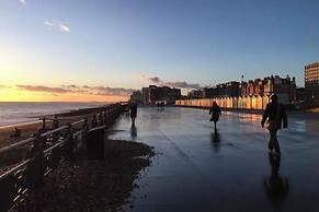 Spacious Central Hove Beach Flat