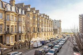 Spacious Central Hove Beach Flat