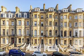 Spacious Central Hove Beach Flat