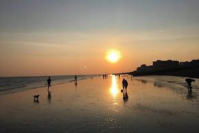 Spacious Central Hove Beach Flat