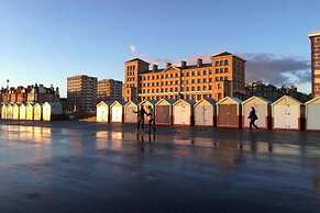 Spacious Central Hove Beach Flat