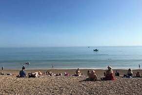Spacious Central Hove Beach Flat