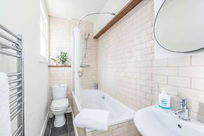 Spacious Central Hove Beach Flat