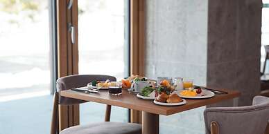 HOTEL LA VIGNE HAKUBA by Onko Chishin