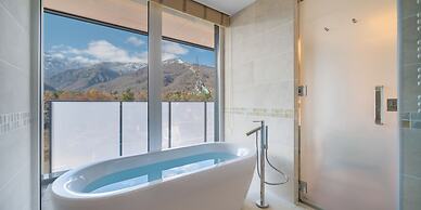 HOTEL LA VIGNE HAKUBA by Onko Chishin