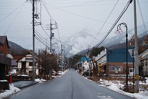 HOTEL LA VIGNE HAKUBA by Onko Chishin