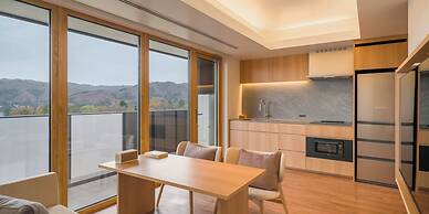 HOTEL LA VIGNE HAKUBA by Onko Chishin