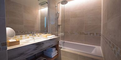 HOTEL LA VIGNE HAKUBA by Onko Chishin