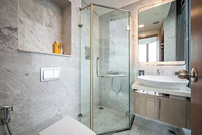 Isabelle Luxury inside Landmark 81 Tower