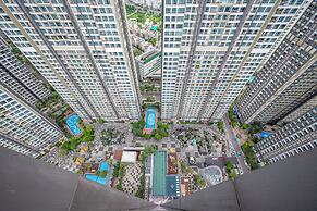 Isabelle Luxury inside Landmark 81 Tower