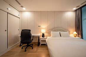 Isabelle Luxury inside Landmark 81 Tower