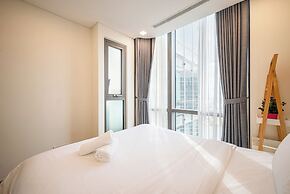 Isabelle Luxury inside Landmark 81 Tower