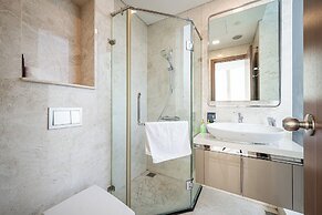 Isabelle Luxury inside Landmark 81 Tower