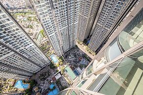 Isabelle Luxury inside Landmark 81 Tower