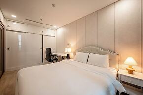 Isabelle Luxury inside Landmark 81 Tower