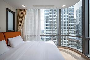 Isabelle Luxury inside Landmark 81 Tower