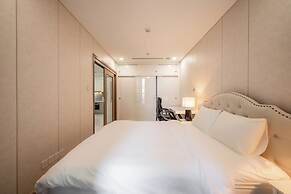 Isabelle Luxury inside Landmark 81 Tower