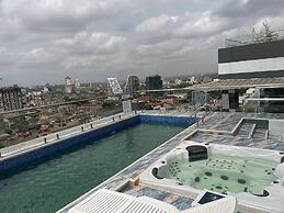 Luxurious 1 Bedroom Apartment with  Pool