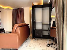 Luxurious 1 Bedroom Apartment with  Pool