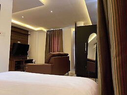 Luxurious 1 Bedroom Apartment with  Pool