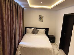 Luxurious 1 Bedroom Apartment with  Pool