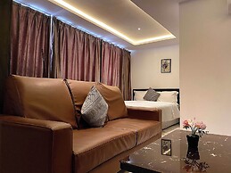 Luxurious 1 Bedroom Apartment with  Pool