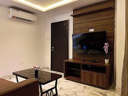 Luxurious 1 Bedroom Apartment with  Pool