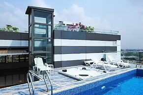 Luxurious 1 Bedroom Apartment with  Pool