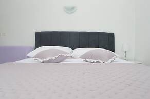 Charming Apartment Venilia Green