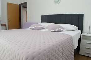 Charming Apartment Venilia Green