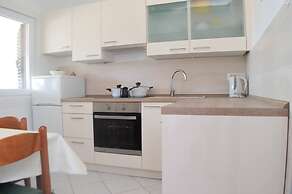 Charming Apartment Venilia Green